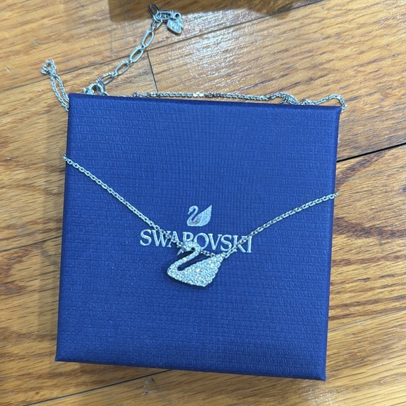 Swarovski earring and necklace set - Picture 6 of 7